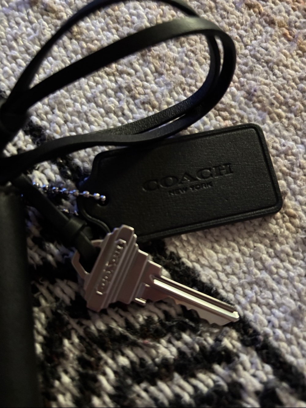 Coach Black Leather Card Holder with Key  charm and hang tag on Loop - Picture 4 of 7